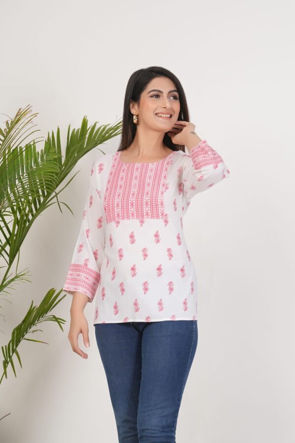 Women’s White & Pink Printed Straight Kurti